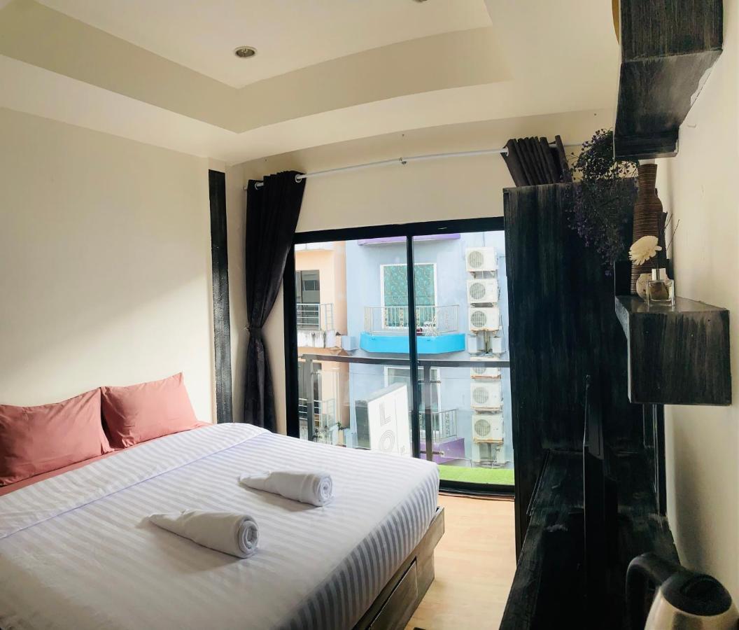 Beachwalk Hotel Patong Luaran gambar