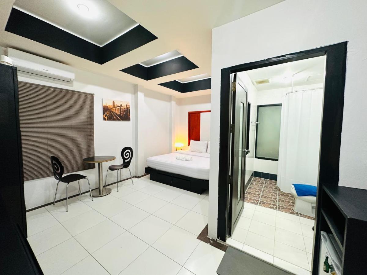 Beachwalk Hotel Patong Luaran gambar