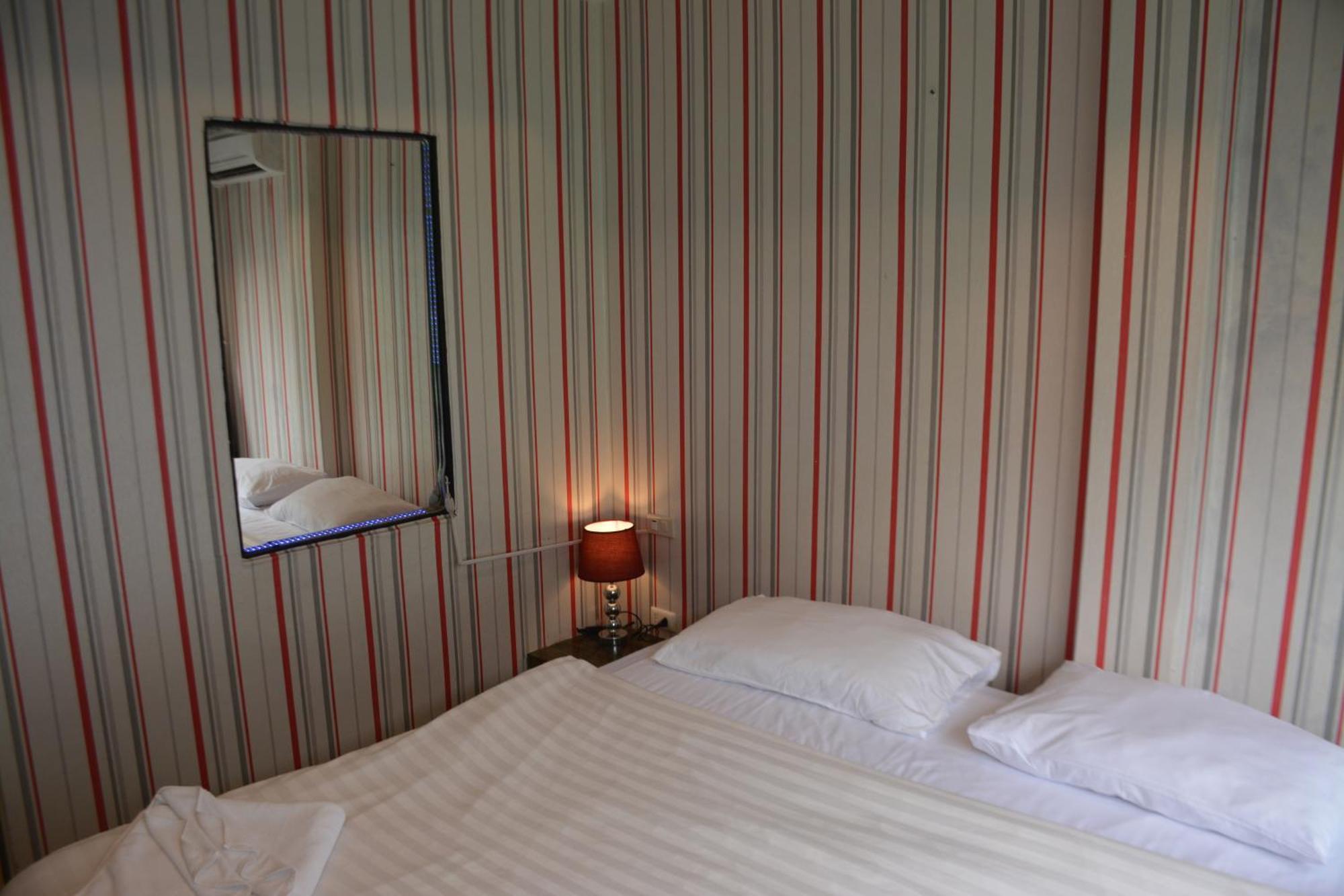 Beachwalk Hotel Patong Luaran gambar