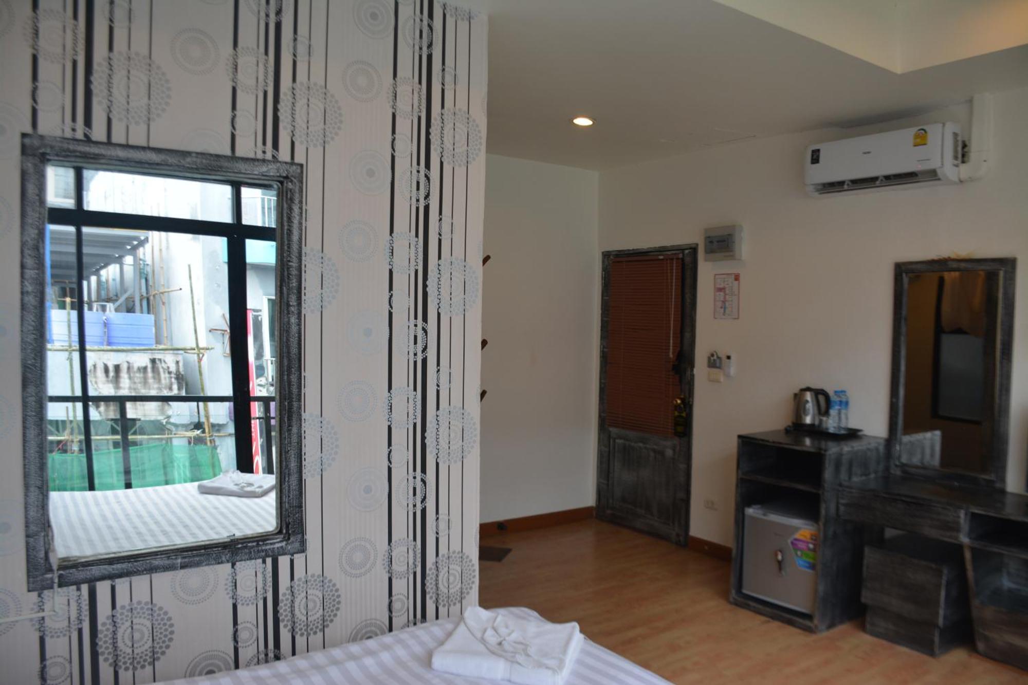 Beachwalk Hotel Patong Luaran gambar