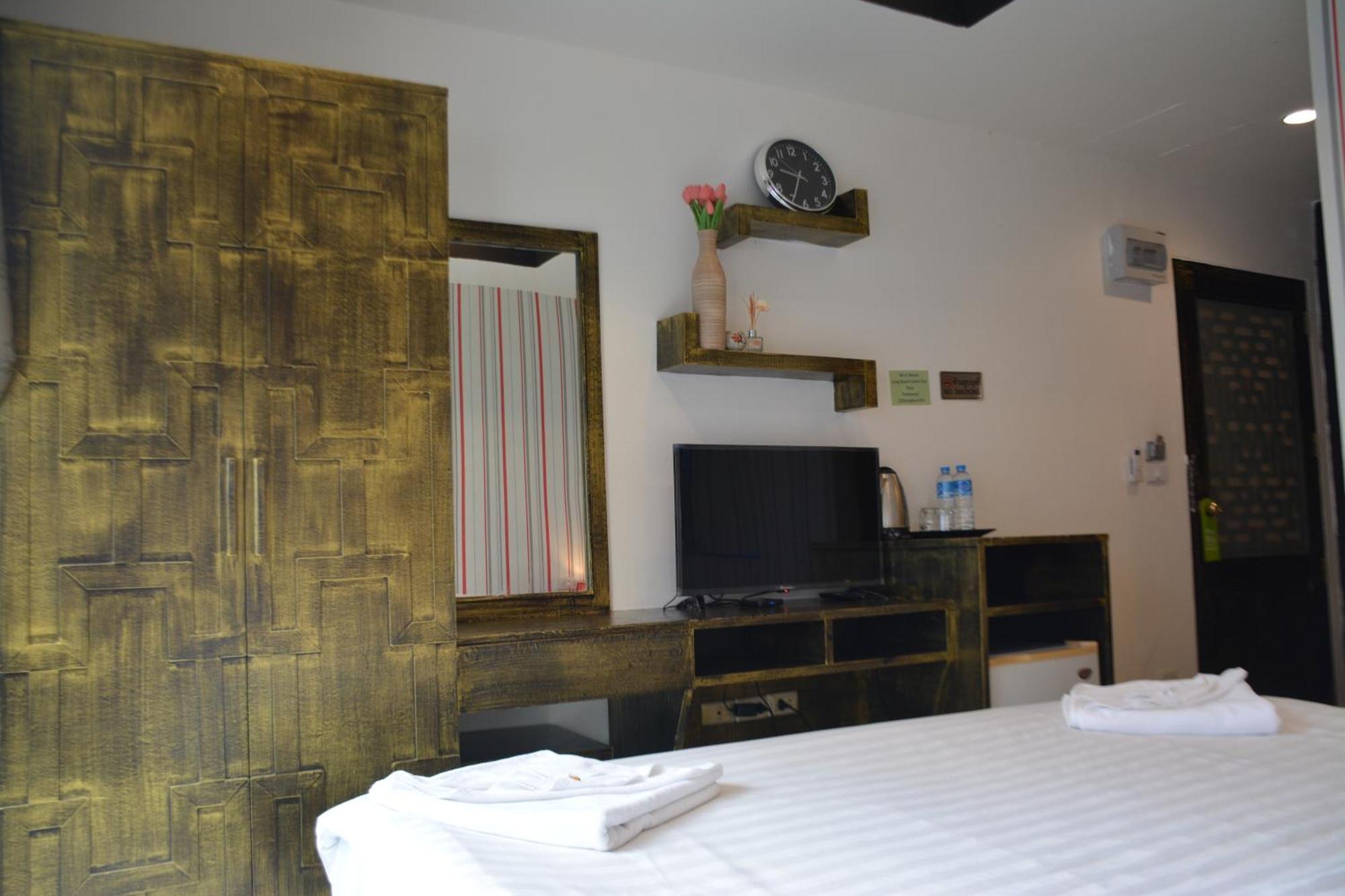 Beachwalk Hotel Patong Luaran gambar